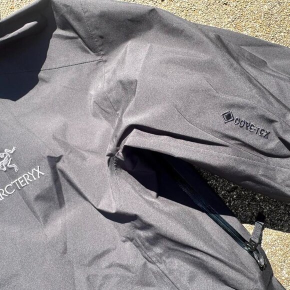 Arc'teryx Men's Black Jacket - Picture 4 of 4